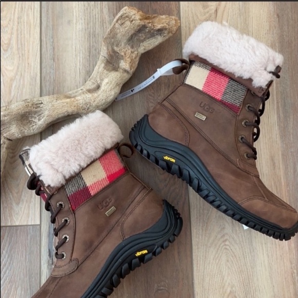 🍁UGG🍁 ADIRONDACK BOOT II PLAID WATER PROOF - Picture 2 of 15